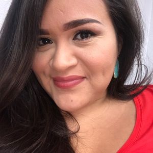 Meet your Posher, Cynthia